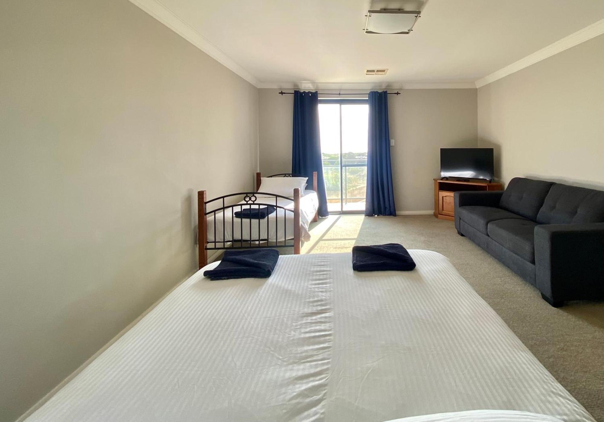 Port Denison Beach Resort 외부 사진